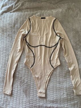 Contrast-Stitched Long Sleeve Bodysuit — Cream